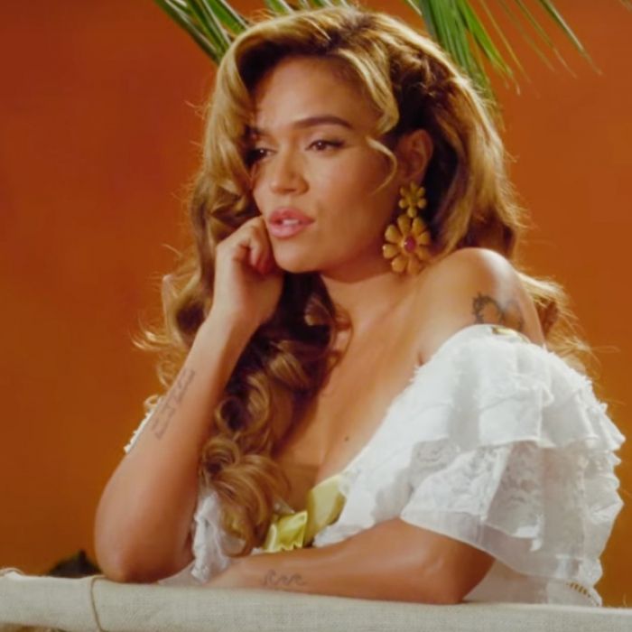 متن آهنگ Se Puso Linda از KAROL G کاور آهنگ Se Puso Linda از KAROL G