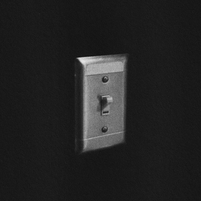 متن آهنگ Light Switch - Acoustic از Charlie Puth کاور آهنگ Light Switch - Acoustic از Charlie Puth