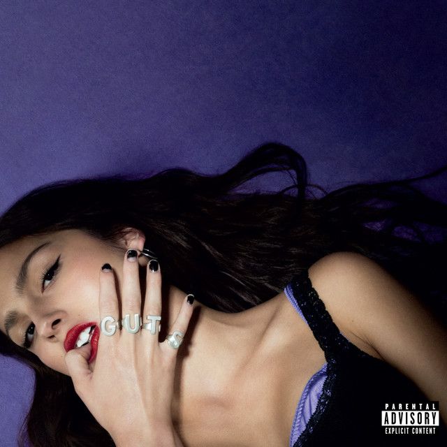 متن آهنگ love is embarrassing از Olivia Rodrigo کاور آهنگ love is embarrassing از Olivia Rodrigo