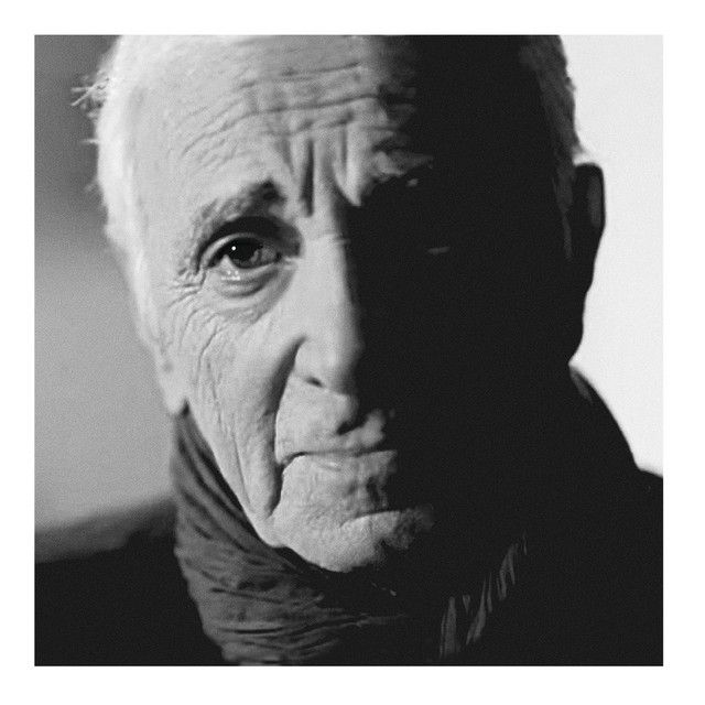 متن آهنگ Avec un brin de nostalgie از Charles Aznavour کاور آهنگ Avec un brin de nostalgie از Charles Aznavour