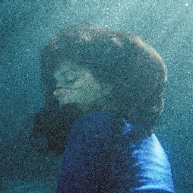 متن آهنگ No One Noticed از The Marías کاور آهنگ No One Noticed از The Marías