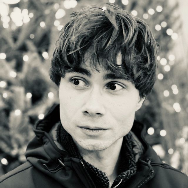 متن آهنگ Hold Me - Amir Aly Mix از Alexander Rybak