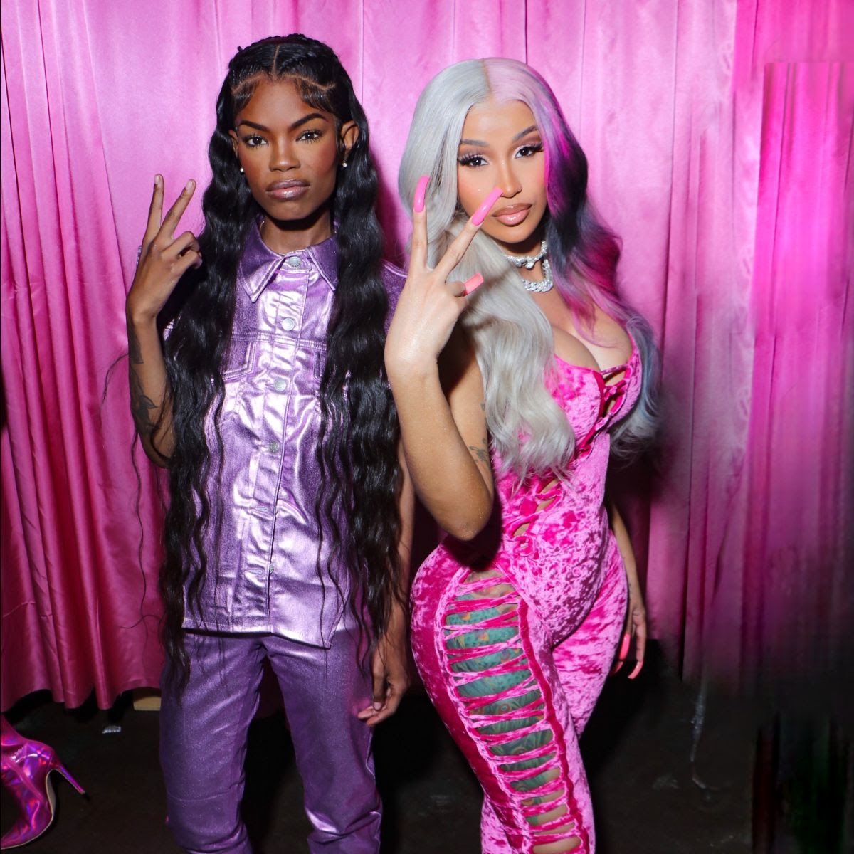 متن آهنگ Point Me 2 (with Cardi B) از Cardi B کاور آهنگ Point Me 2 (with Cardi B) از Cardi B
