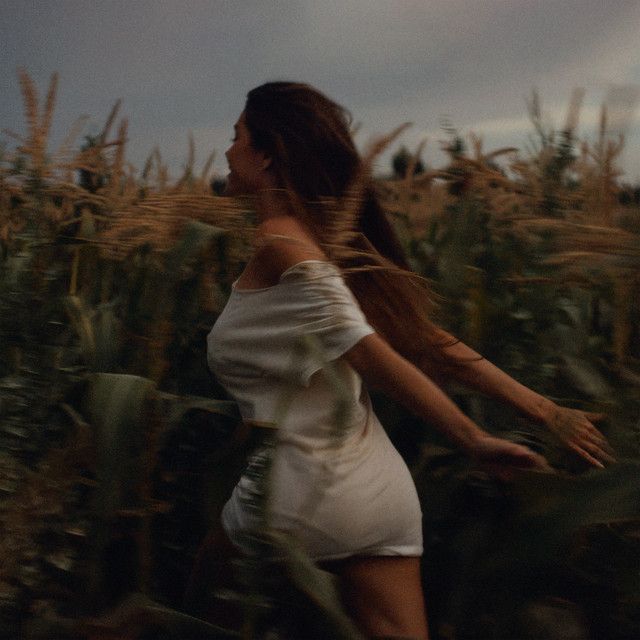 کاور آهنگ Spinnin از Madison Beer