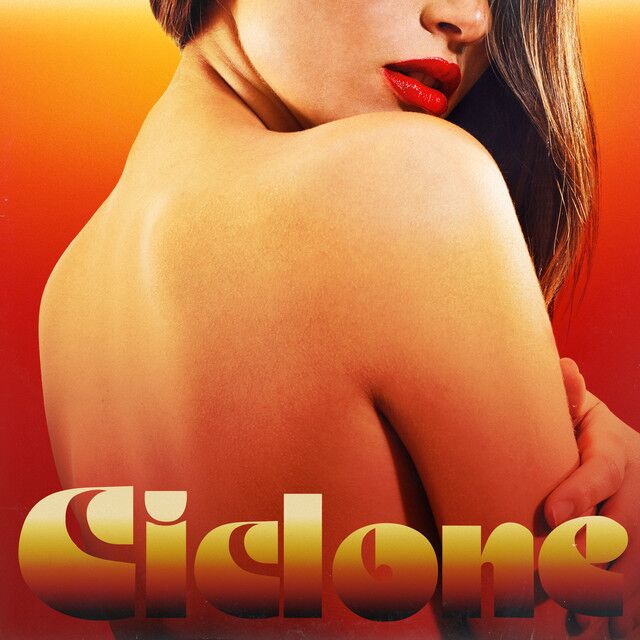 متن آهنگ Ciclone (feat. Elodie, Mariah, Gipsy Kings, Nicolás کاور آهنگ Ciclone (feat. Elodie, Mariah, Gipsy Kings, Nicolás Reyes, Tonino Baliardo) از Gipsy Kings